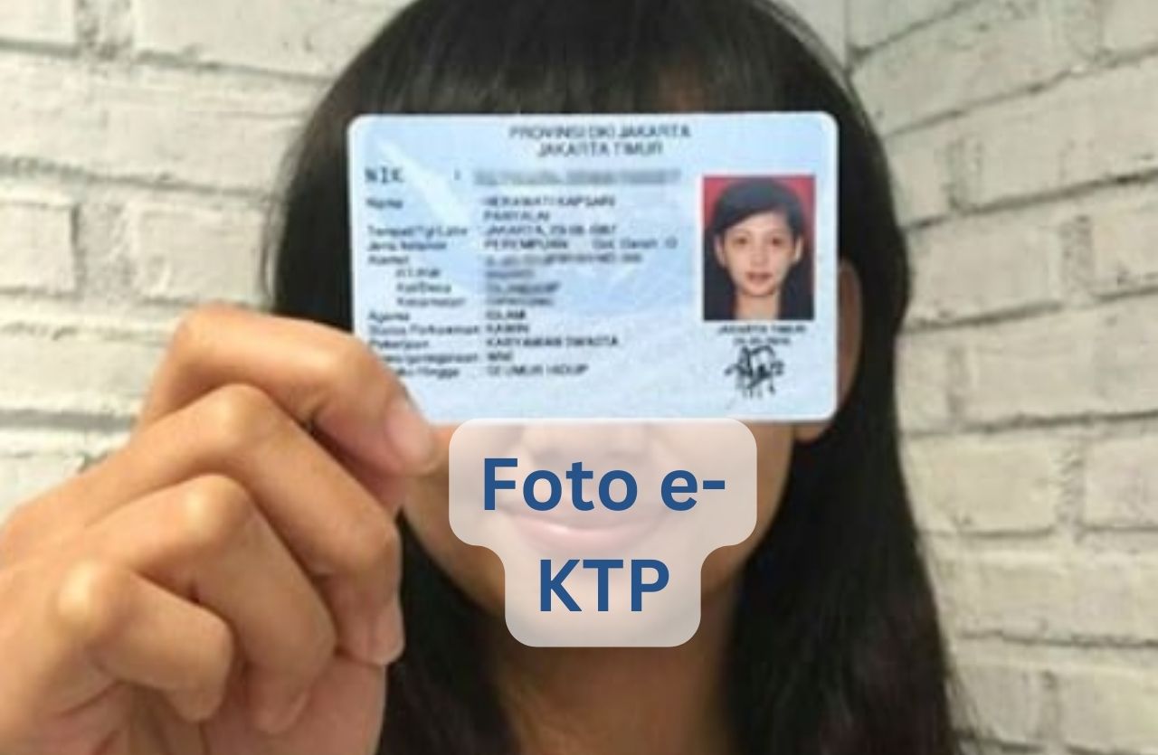 Perubahan penampilan seperti penggunaan hijab oleh perempuan di e-KTP wanita yang sebelumnya tidak mengenakannya atau perubahan fisik setelah menjalani operasi juga menjadi alasan penting untuk mengganti foto di e-KTP wanita. Dengan demikian, identitas di kartu tetap mencerminkan penampilan aktual pemiliknya.