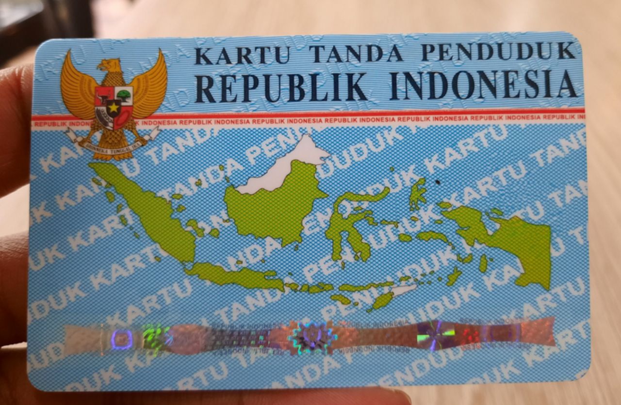 Di balik keping plastik kecil ini, terkandung berbagai informasi penting dan fitur keamanan canggih. Namun, tahukah Anda bahwa gambar belakang KTP bukan sekadar hiasan? Setiap elemen dalam gambar tersebut memiliki makna dan mewakili filosofi bangsa Indonesia.