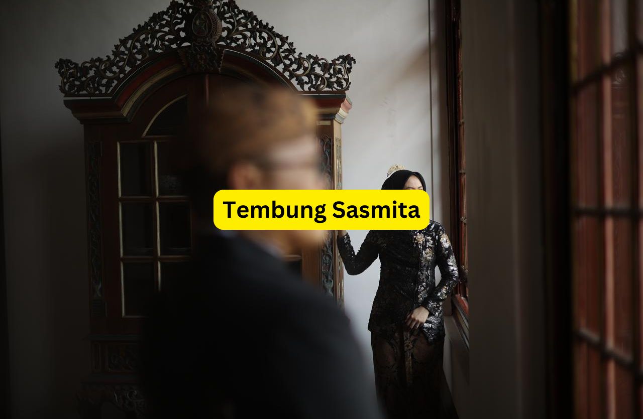 Sasmita tegese dalam bahasa dan budaya Jawa, penggunaannya dalam sastra, serta peran pentingnya dalam komunikasi dan pendidikan adab.